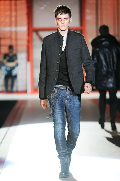 Look 10